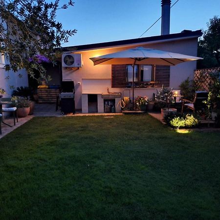 Studio Apartman Lilly With Private Parking In The Yard Of The House PUY 외부 사진