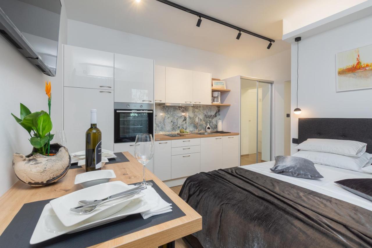 Studio Apartman Lilly With Private Parking In The Yard Of The House PUY 외부 사진