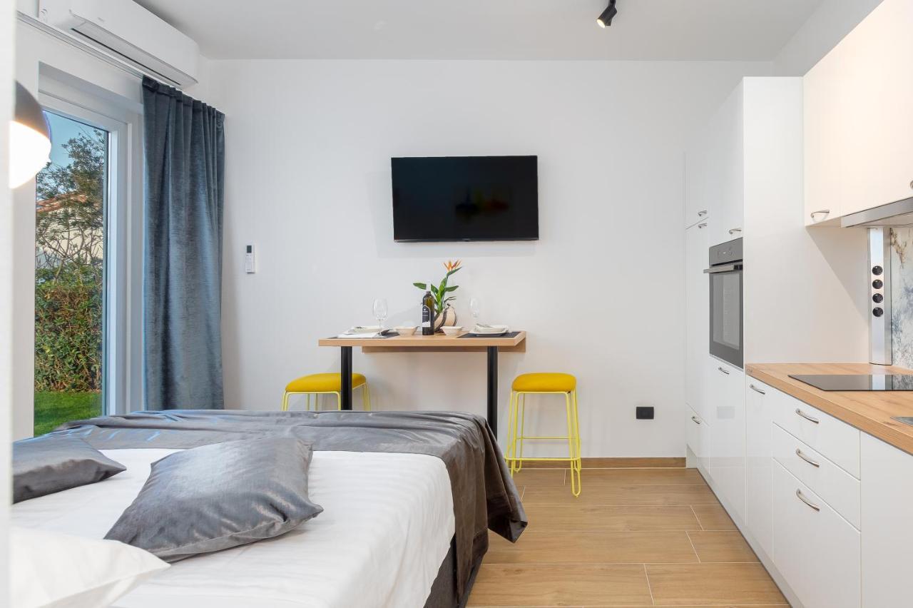 Studio Apartman Lilly With Private Parking In The Yard Of The House PUY 외부 사진