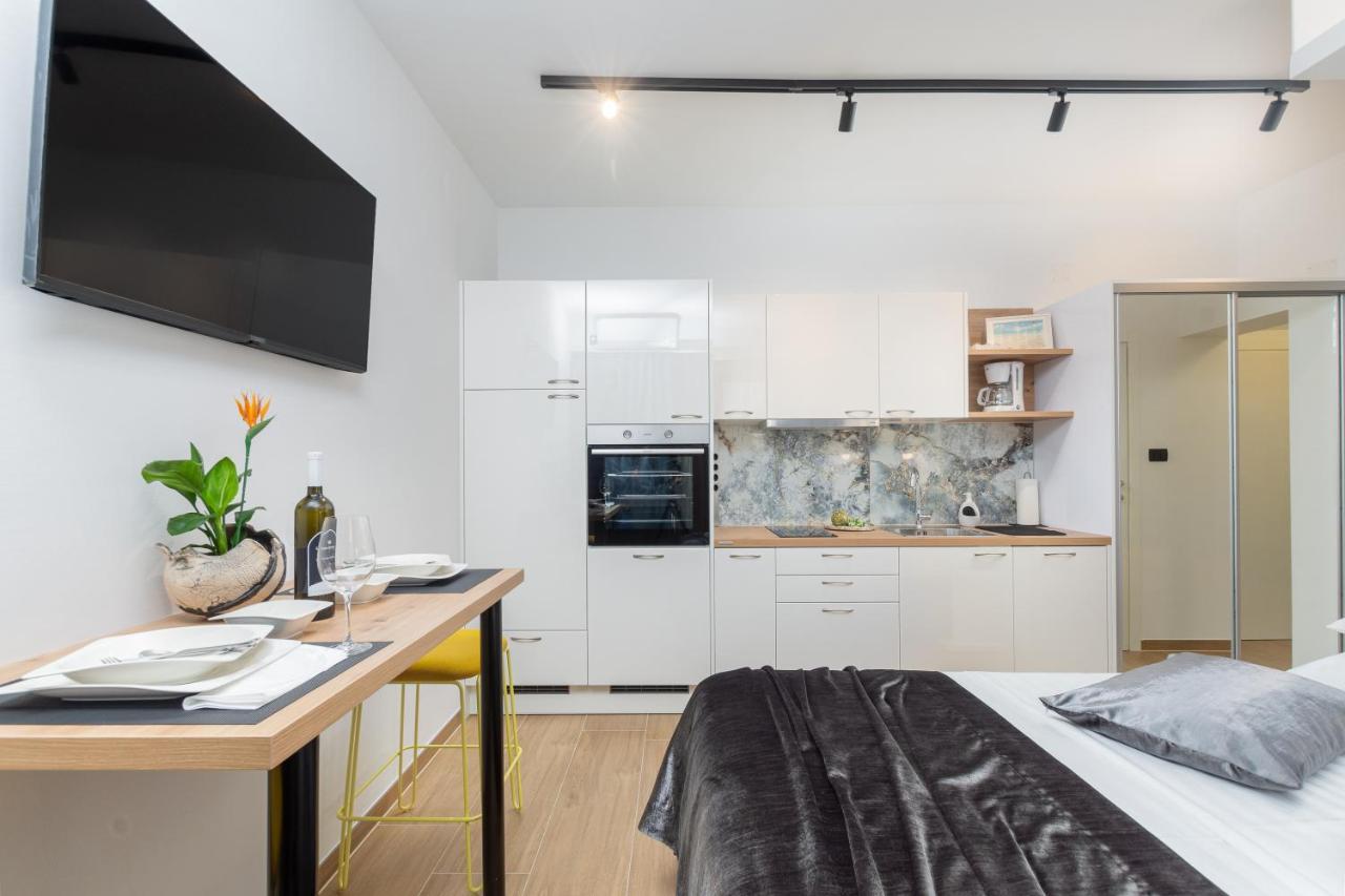 Studio Apartman Lilly With Private Parking In The Yard Of The House PUY 외부 사진