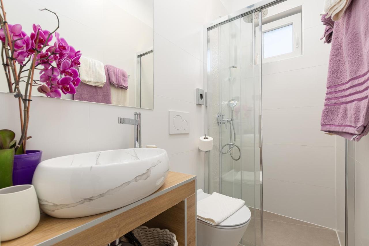 Studio Apartman Lilly With Private Parking In The Yard Of The House PUY 외부 사진