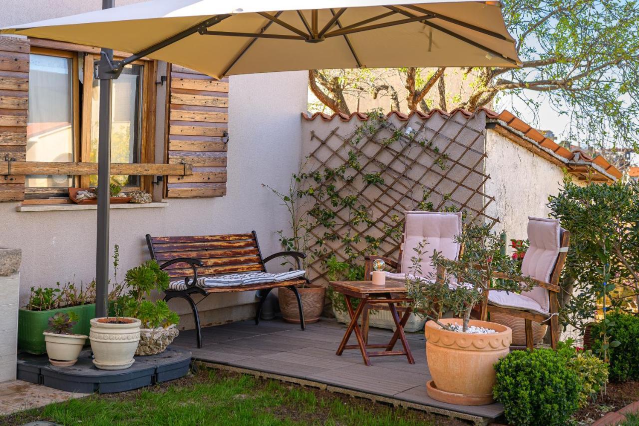 Studio Apartman Lilly With Private Parking In The Yard Of The House PUY 외부 사진