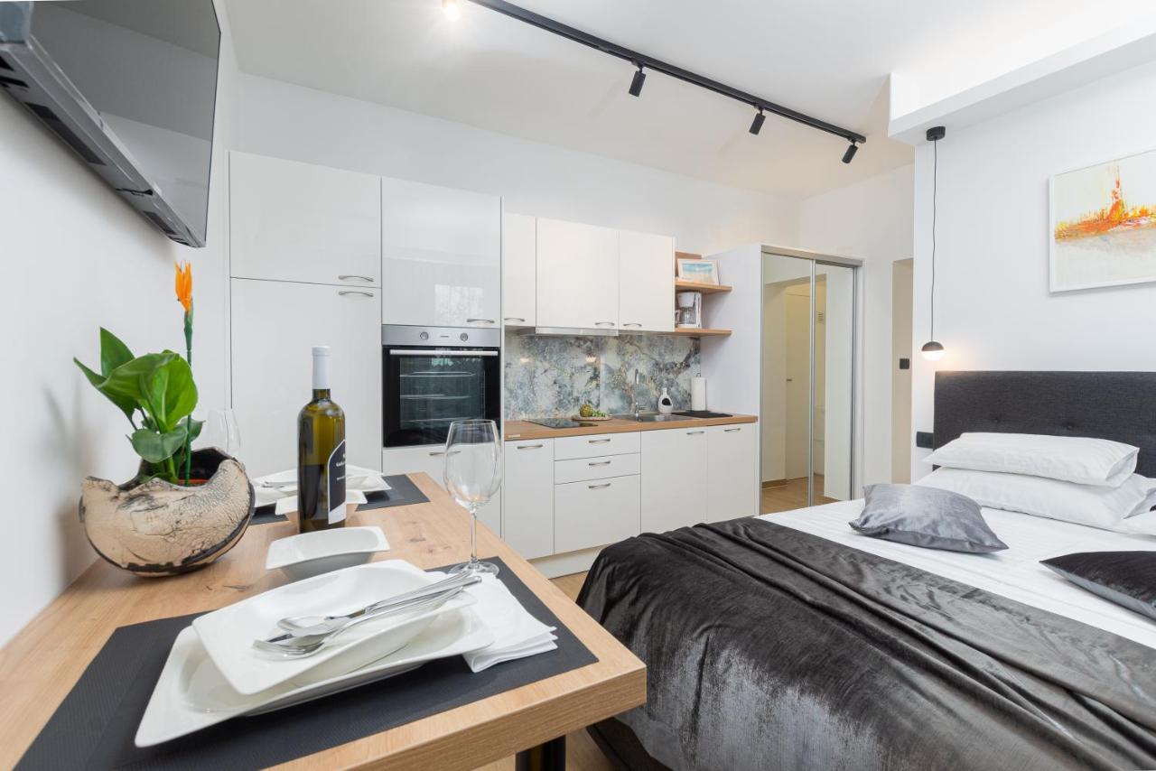 Studio Apartman Lilly With Private Parking In The Yard Of The House PUY 외부 사진