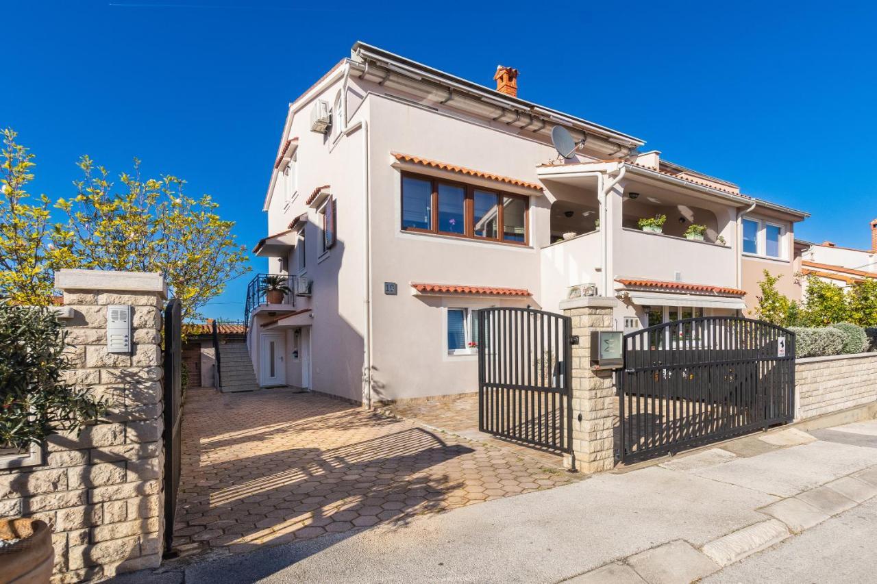 Studio Apartman Lilly With Private Parking In The Yard Of The House PUY 외부 사진